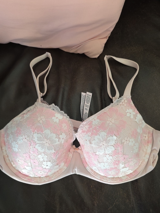 Victoria's Secret Other - Victoria's Secret Pink & White Floral Lace Underwire Bra with Scallop Trim